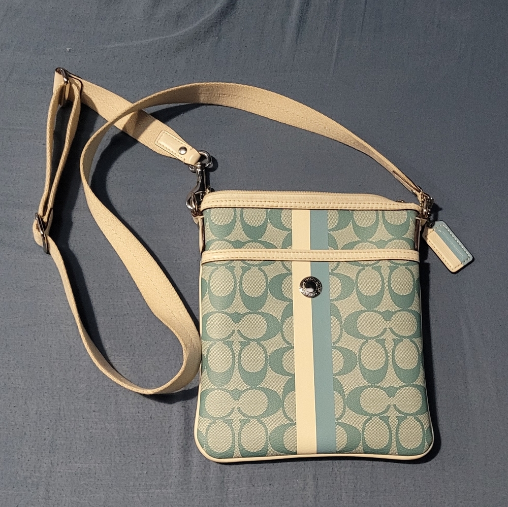 Small vintage Coach crossbody bag in great  condition.